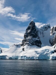 Read more about the article Artificial Material Developed to Reduce Glacial Ice Melt