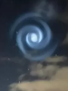 Read more about the article Wild blue spiral in New Zealand sky likely made by SpaceX rocket